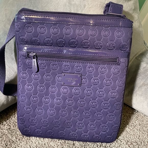 Michael Kors laptop/iPad Crossbody - Picture 2 of 3